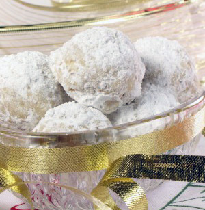 Polvorones de nuez y azúcar glas Polvorones de nuez y azúcar glas