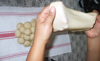 Buñuelos: Estirar pasta Buñuelos: Estirar pasta