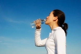 Para perder peso es indispensable tomar agua