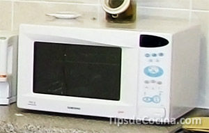 Materiales incompatibles con el microondas Materiales incompatibles con el microondas