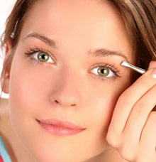 Cómo depilar tus cejas - Tips de Belleza Cómo depilar tus cejas - Tips de Belleza