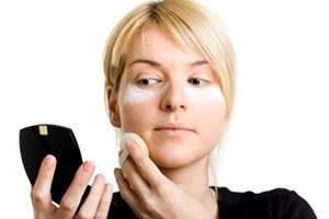 Usa correctores para disimular imperfecciones de la piel