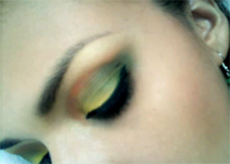 maquillar ojos en diferentes colores