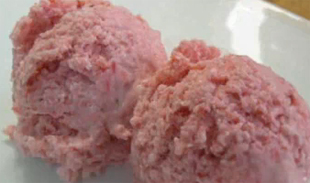 elaboracion de un helado de fresa