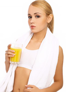 Jugo de piña, naranja y limón, refrescante, energizante y rico en vitamina C