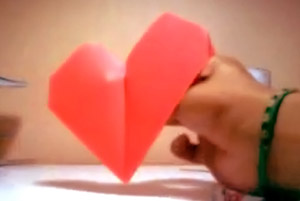 Técnica como hacer un corazón en origami