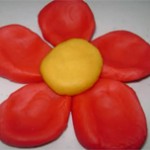 como hacer una flor con plastilina